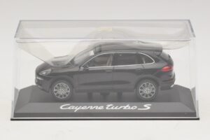 Porsche Cayenne 958 Turbo S Svart Minichamps 1:43 WAP0200220E Metall — bild 4 av 5