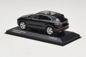 Porsche Cayenne Svartmetallic Minichamps 1:43 410066301 Metall — bild 3 av 5