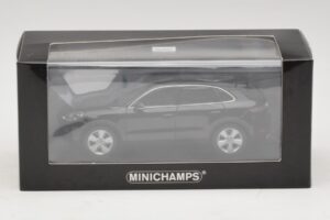 Porsche Cayenne Svartmetallic Minichamps 1:43 410066301 Metall — bild 5 av 5