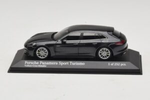Porsche Panamera 971 4 E-Hybrid Sport Turismo Grå Minichamps 1:43 410066112 Metall