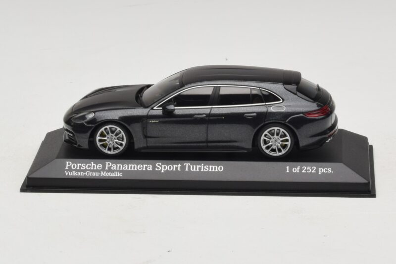 Porsche Panamera 971 4 E-Hybrid Sport Turismo Grå Minichamps 1:43 410066112 Metall