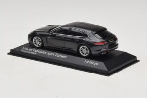 Porsche Panamera 971 4 E-Hybrid Sport Turismo Grå Minichamps 1:43 410066112 Metall — bild 3 av 5