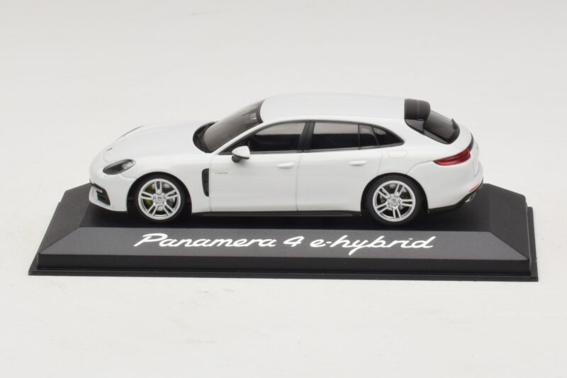 Porsche Panamera 971 4 E-Hybrid Vit Minichamps 1:43 WAP0207620H Metall