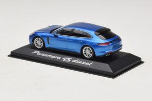 Porsche Panamera 971 4S Diesel Blå Metallic Minichamps 1:43 WAP0207600H Metall — bild 3 av 5