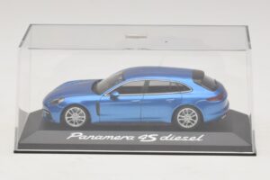Porsche Panamera 971 4S Diesel Blå Metallic Minichamps 1:43 WAP0207600H Metall — bild 4 av 5