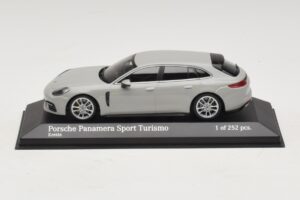 Porsche Panamera 971 Sport Turismo 4E-Hybrid Grå Minichamps 1:43 410066114 Metall