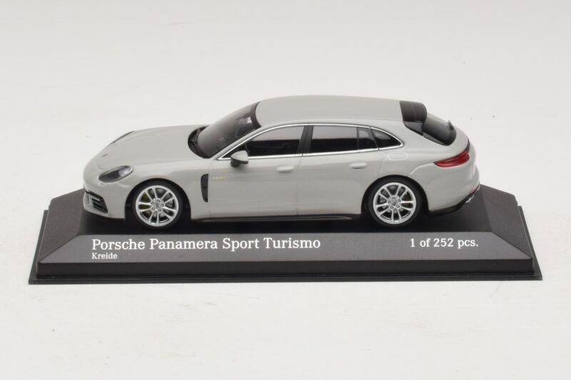 Porsche Panamera 971 Sport Turismo 4E-Hybrid Grå Minichamps 1:43 410066114 Metall