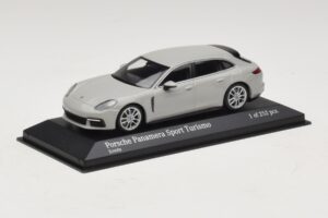 Porsche Panamera 971 Sport Turismo 4E-Hybrid Grå Minichamps 1:43 410066114 Metall — bild 2 av 5