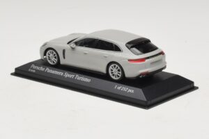 Porsche Panamera 971 Sport Turismo 4E-Hybrid Grå Minichamps 1:43 410066114 Metall — bild 3 av 5