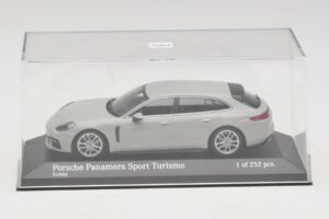 Porsche Panamera 971 Sport Turismo 4E-Hybrid Grå Minichamps 1:43 410066114 Metall — bild 4 av 5