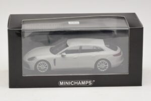 Porsche Panamera 971 Sport Turismo 4E-Hybrid Grå Minichamps 1:43 410066114 Metall — bild 5 av 5