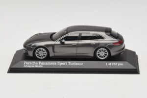 Porsche Panamera 971 Sport Turismo 4S Grå Minichamps 1:43 410066111 Metall