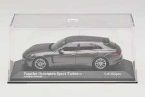 Porsche Panamera 971 Sport Turismo 4S Grå Minichamps 1:43 410066111 Metall — bild 4 av 5