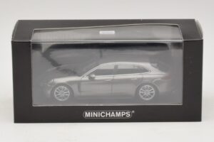 Porsche Panamera 971 Sport Turismo 4S Grå Minichamps 1:43 410066111 Metall — bild 5 av 5