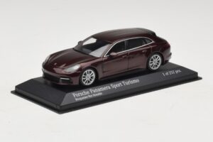 Porsche Panamera 971 Sport Turismo 4S Röd Minichamps 1:43 410066110 Metall — bild 2 av 5