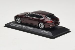 Porsche Panamera 971 Sport Turismo 4S Röd Minichamps 1:43 410066110 Metall — bild 3 av 5