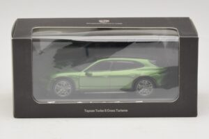 Porsche Taycan Turbo S Cross Turismo Grön Minichamps 1:43 WAP0207830M003 Metall — bild 5 av 5