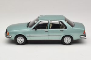 Renault 18 Ljusgrön MCG 1:18 MCG18596 Metall — bild 3 av 6