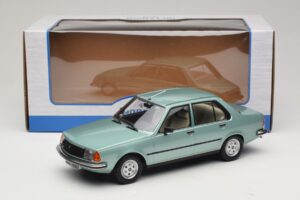 Renault 18 Ljusgrön MCG 1:18 MCG18596 Metall — bild 6 av 6