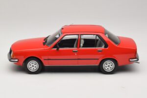 Renault 18 Röd MCG 1:18 MCG18595 Metall — bild 3 av 6