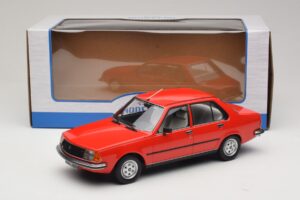 Renault 18 Röd MCG 1:18 MCG18595 Metall — bild 6 av 6