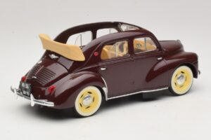 Renault 4CV Rödbrun Solido 1:18 8048 Metall — bild 2 av 6