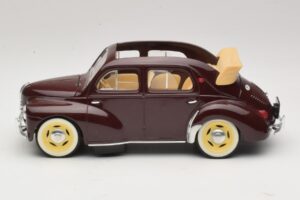 Renault 4CV Rödbrun Solido 1:18 8048 Metall — bild 3 av 6