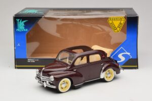 Renault 4CV Rödbrun Solido 1:18 8048 Metall — bild 6 av 6