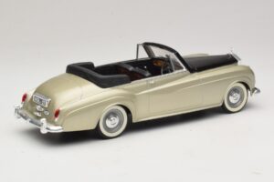 Rolls-Royce Silver Cloud II Silver Solido 1:18 8006 Metall — bild 2 av 6