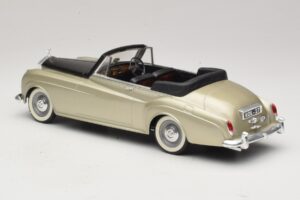 Rolls-Royce Silver Cloud II Silver Solido 1:18 8006 Metall — bild 5 av 6