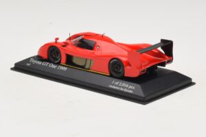 Toyota GT-One TS020 Street Röd Minichamps 1:43 433991603 Metall — bild 3 av 5