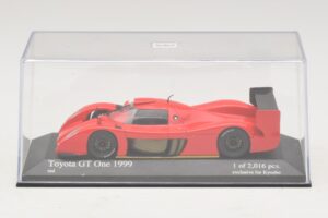 Toyota GT-One TS020 Street Röd Minichamps 1:43 433991603 Metall — bild 4 av 5