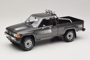 Toyota Hilux N50 Xtra Cab 4x4 Grå Metallic KK-Scale 1:18 KKDC181563 Metall