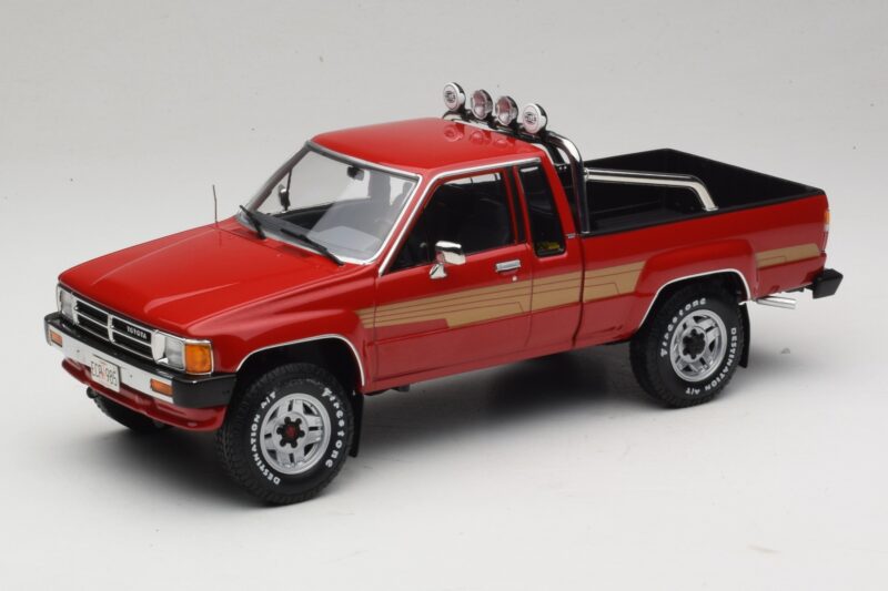 Toyota Hilux N50 Xtra Cab 4x4 Röd KK-Scale 1:18 KKDC181562 Metall