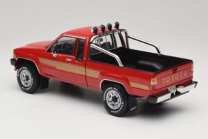 Toyota Hilux N50 Xtra Cab 4x4 Röd KK-Scale 1:18 KKDC181562 Metall — bild 5 av 6