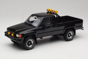 Toyota Hilux N60 SR5 Back to the Future II Blank Svart Otto 1:18 OT481 Resin