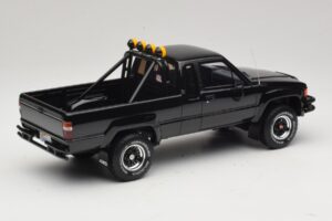 Toyota Hilux N60 SR5 Back to the Future II Blank Svart Otto 1:18 OT481 Resin — bild 2 av 6