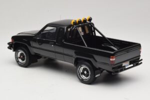 Toyota Hilux N60 SR5 Back to the Future II Blank Svart Otto 1:18 OT481 Resin — bild 5 av 6