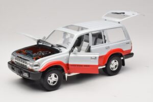 Toyota Land Cruiser J80 Silver Röd Road Legends 1:18 92098 Metall — bild 2 av 8