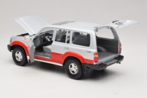Toyota Land Cruiser J80 Silver Röd Road Legends 1:18 92098 Metall — bild 5 av 8