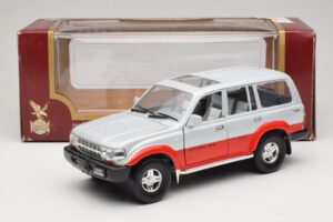Toyota Land Cruiser J80 Silver Röd Road Legends 1:18 92098 Metall — bild 8 av 8