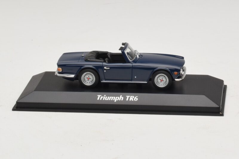 Triumph TR6 Mörkblå Maxichamps 1:43 940132570 Metall