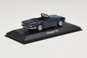 Triumph TR6 Mörkblå Maxichamps 1:43 940132570 Metall — bild 2 av 5