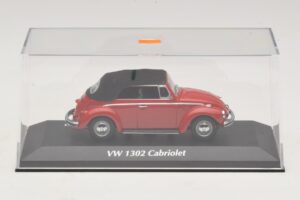 Volkswagen 1302 Cabriolet Röd Maxichamps 1:43 940055031 Metall — bild 4 av 5