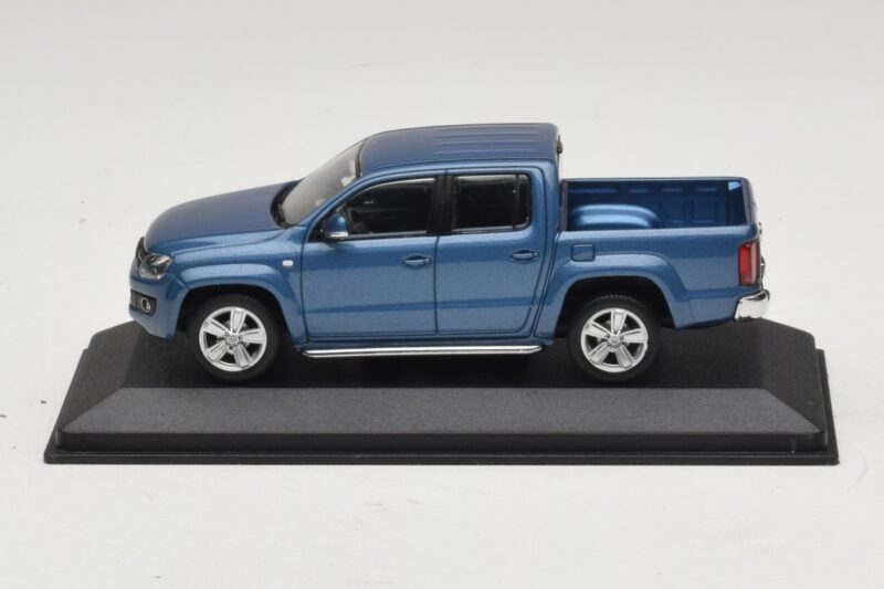 Volkswagen Amarok Blåmetallic Ersättningskartong Minichamps 1:43 436058362-R1 Metall