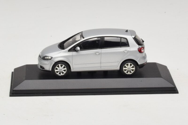 Volkswagen Golf Plus Mk5 Silver Ersättningskartong Minichamps 1:43 400054370-R1 Metall