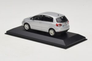 Volkswagen Golf Plus Mk5 Silver Ersättningskartong Minichamps 1:43 400054370-R1 Metall — bild 3 av 5