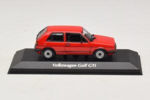 Volkswagen Golf GTI Mk2 Röd Maxichamps 1:43 940054121 Metall