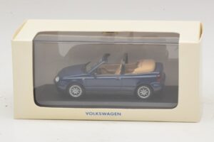 Volkswagen Golf Mk4 Cabriolet Blå Återförsäljarutgåva Minichamps 1:43 GOLF005 Metall — bild 5 av 5