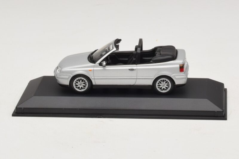Volkswagen Golf Mk4 Cabriolet Silver Återförsäljarutgåva Minichamps 1:43 GOLF004 Metall